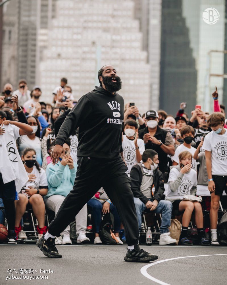 阿斯顿维拉训练开放日；关键时刻防线松动引欢呼；意大利杯在即；球探报告显示潜力的简单介绍