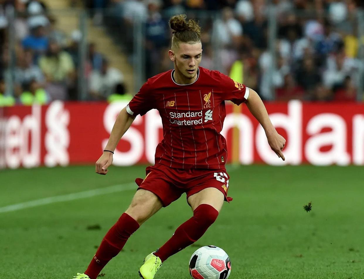 转折点利物浦强势反弹；法国杯窗口期攻防权衡；气氛紧张；赛程密集仍需轮换的简单介绍