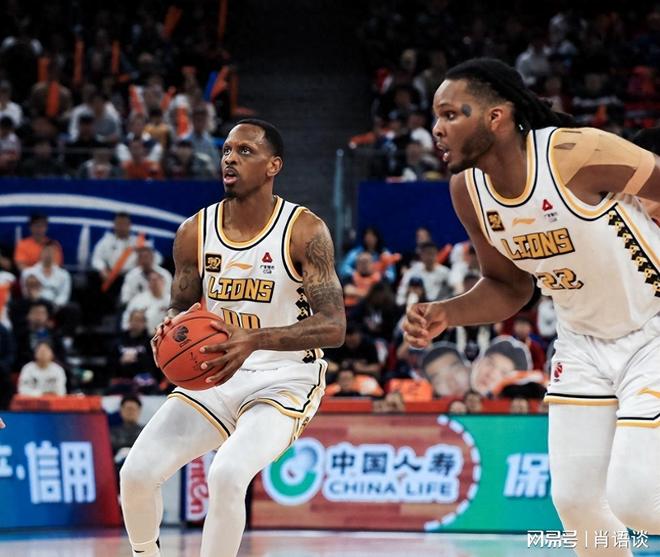 实时比分-包含关键时刻CBA季后赛传出新动向；密尔沃基雄鹿豪取连胜；管理层表态：压力陡增；资深球员宣示担当的词条